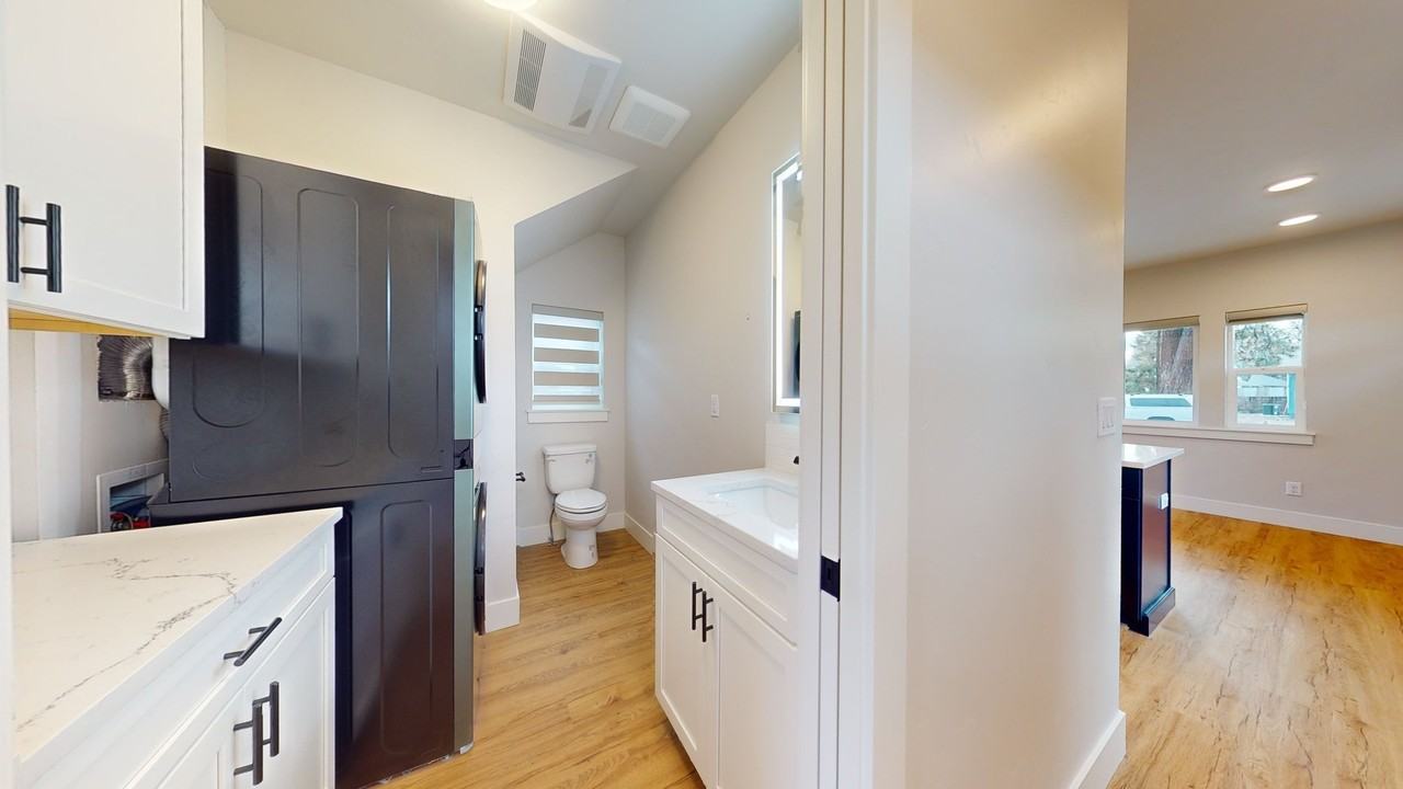 1320 Nw Hartford Ave #2 - Photo 7 of 15