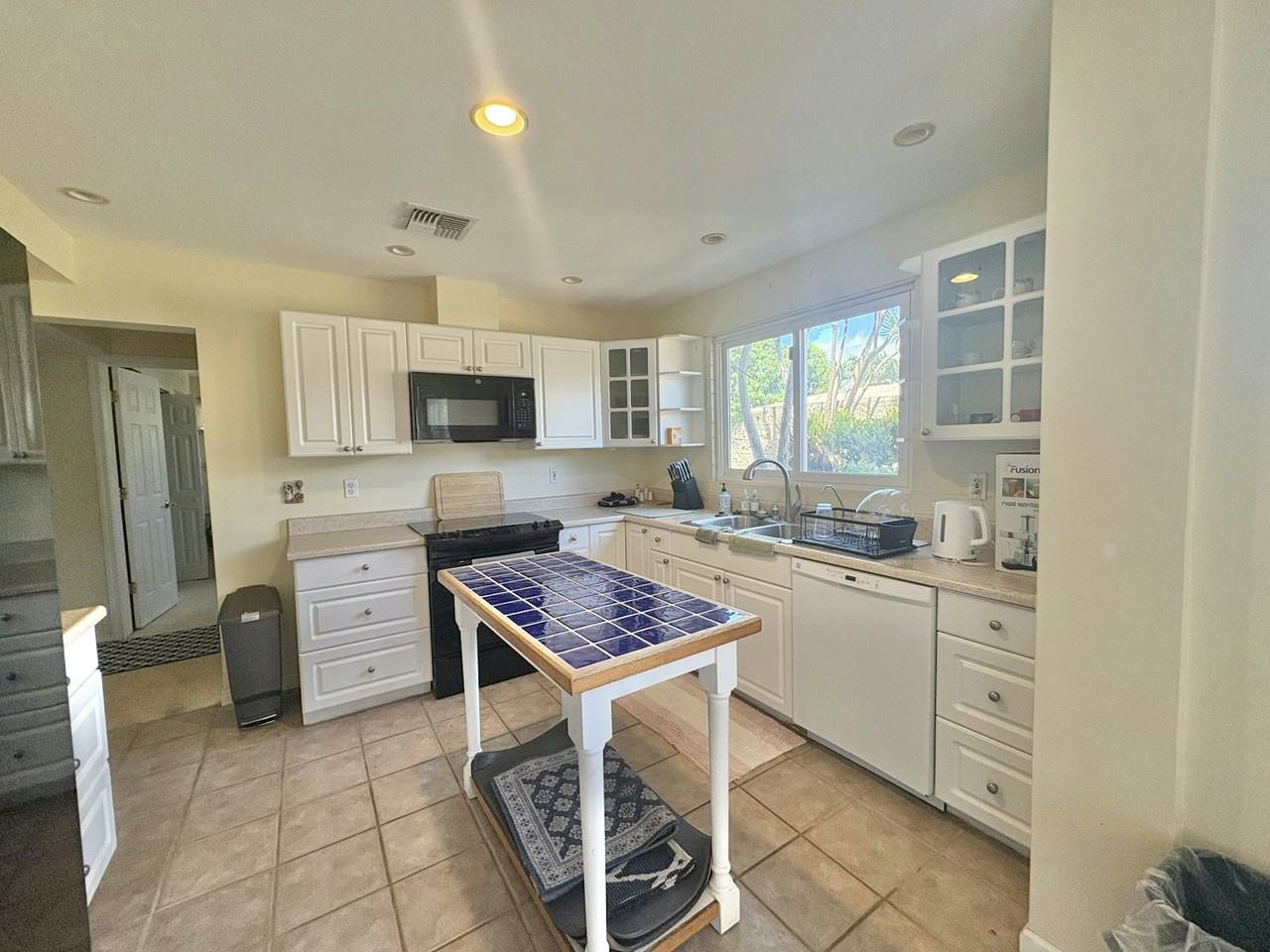 1422 Puanakau Street - Photo 3 of 34