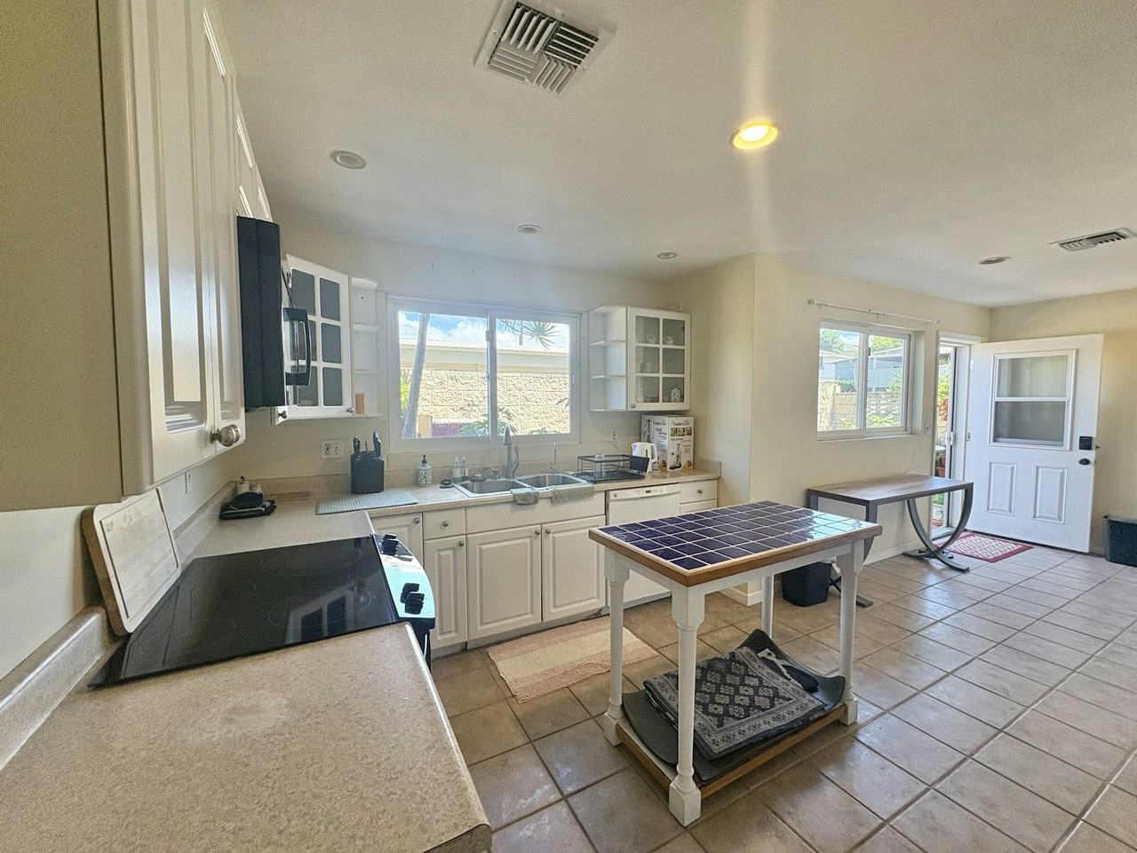 1422 Puanakau Street - Photo 4 of 34