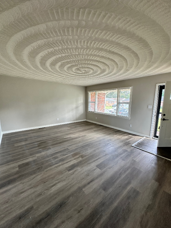 508 Crown Cres - Photo 2 of 26