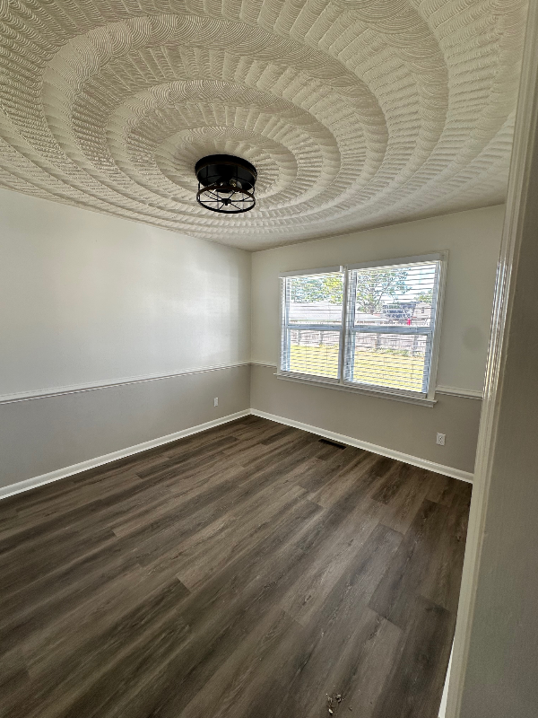 508 Crown Cres - Photo 4 of 26