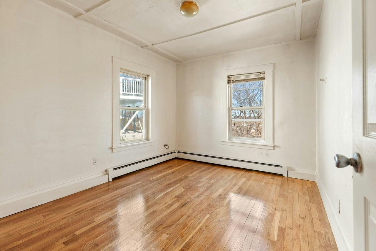 23 Mount Vernon Street, Unit 2R - Photo 2 of 6