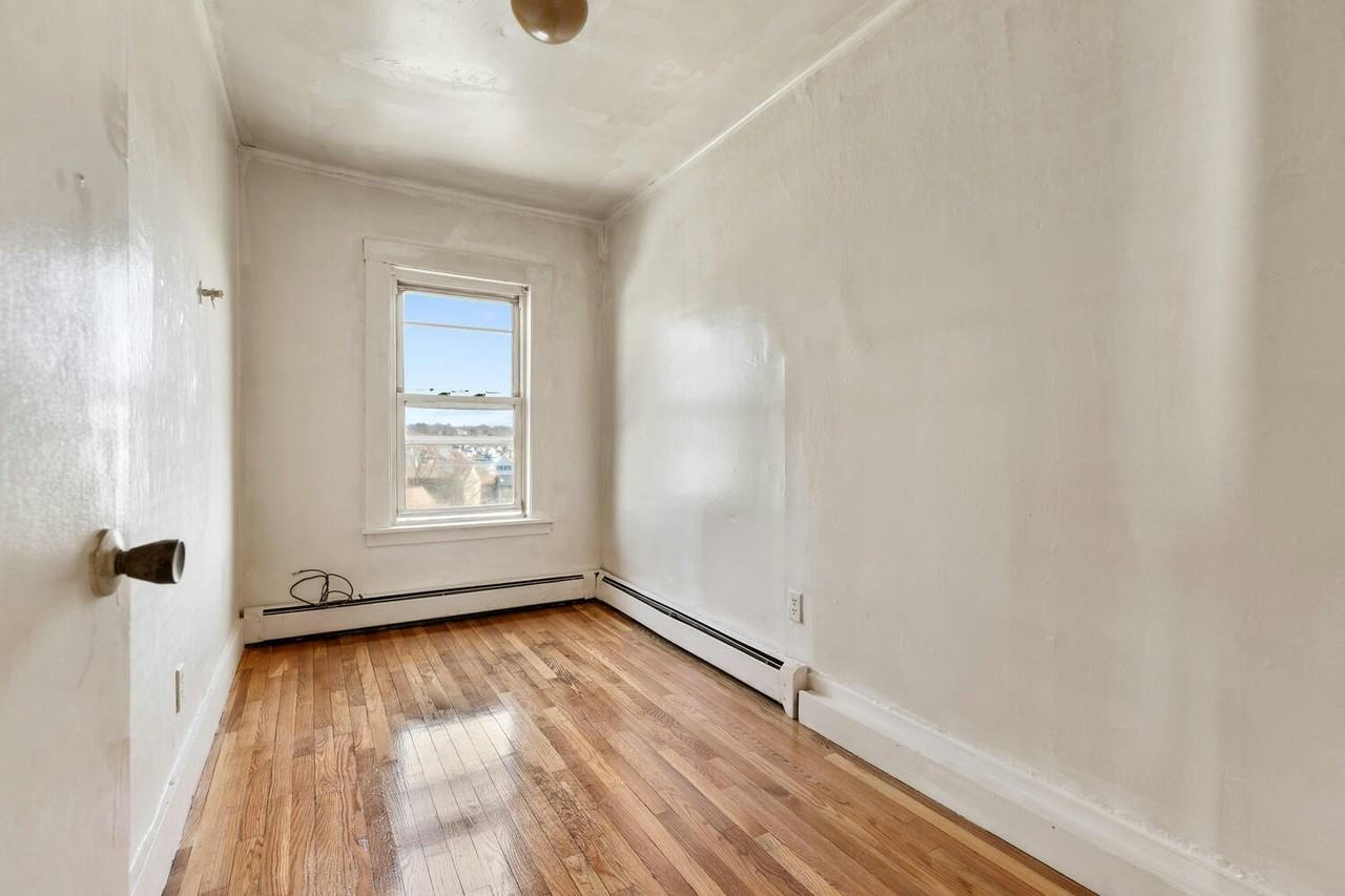 23 Mount Vernon Street, Unit 2R - Photo 3 of 6