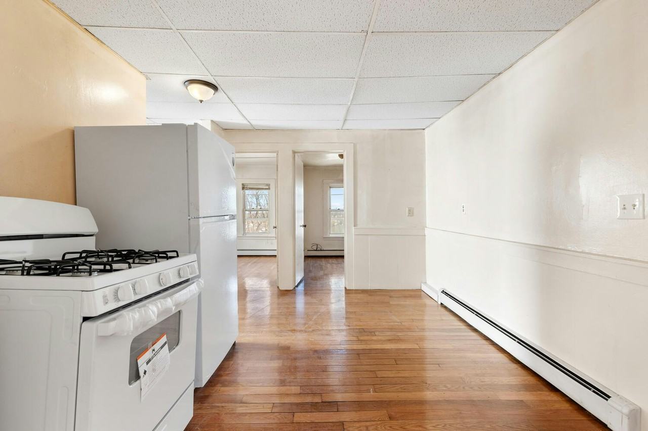 23 Mount Vernon Street, Unit 2R - Photo 5 of 6