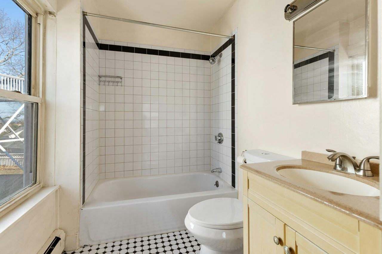 23 Mount Vernon Street, Unit 2R - Photo 6 of 6