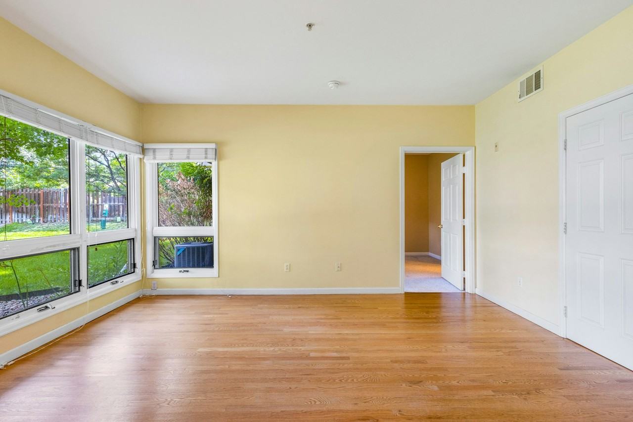 1330 South Monaco Parkway, Unit 14 - Photo 4 of 24