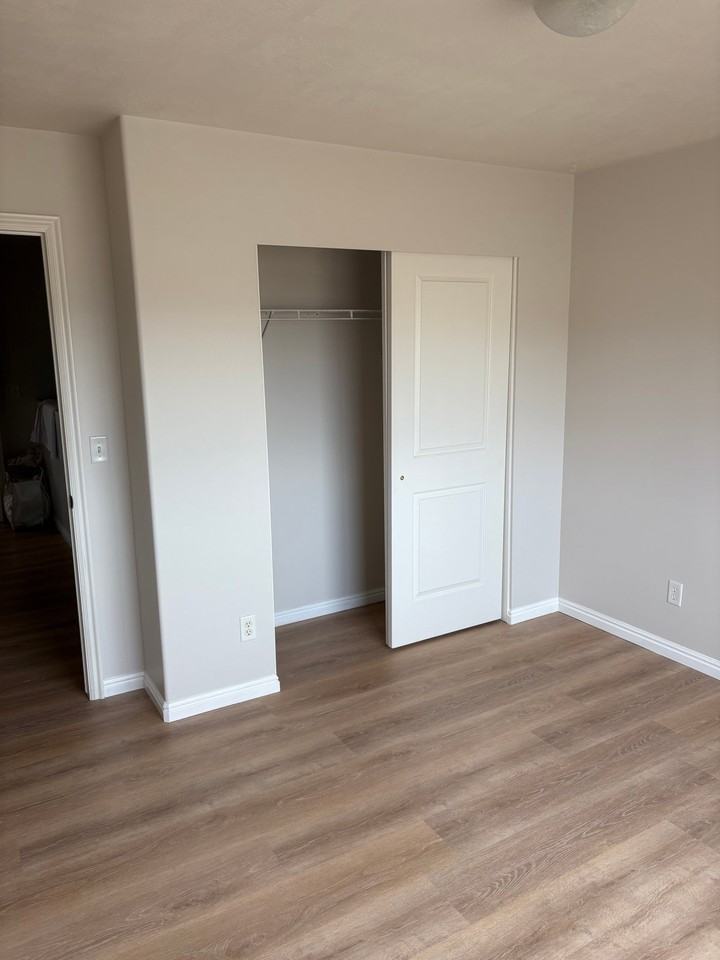 127 E Chandlerpoint Way - Photo 3 of 9