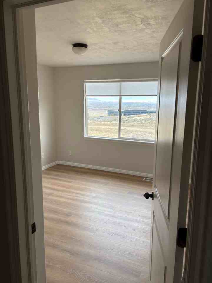 127 E Chandlerpoint Way - Photo 4 of 9