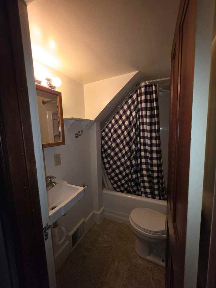 300 Colona Ave #B - Photo 3 of 6
