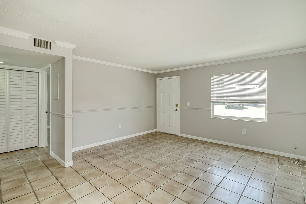 8727 North 50th Street, Unit B - Photo 3 of 15