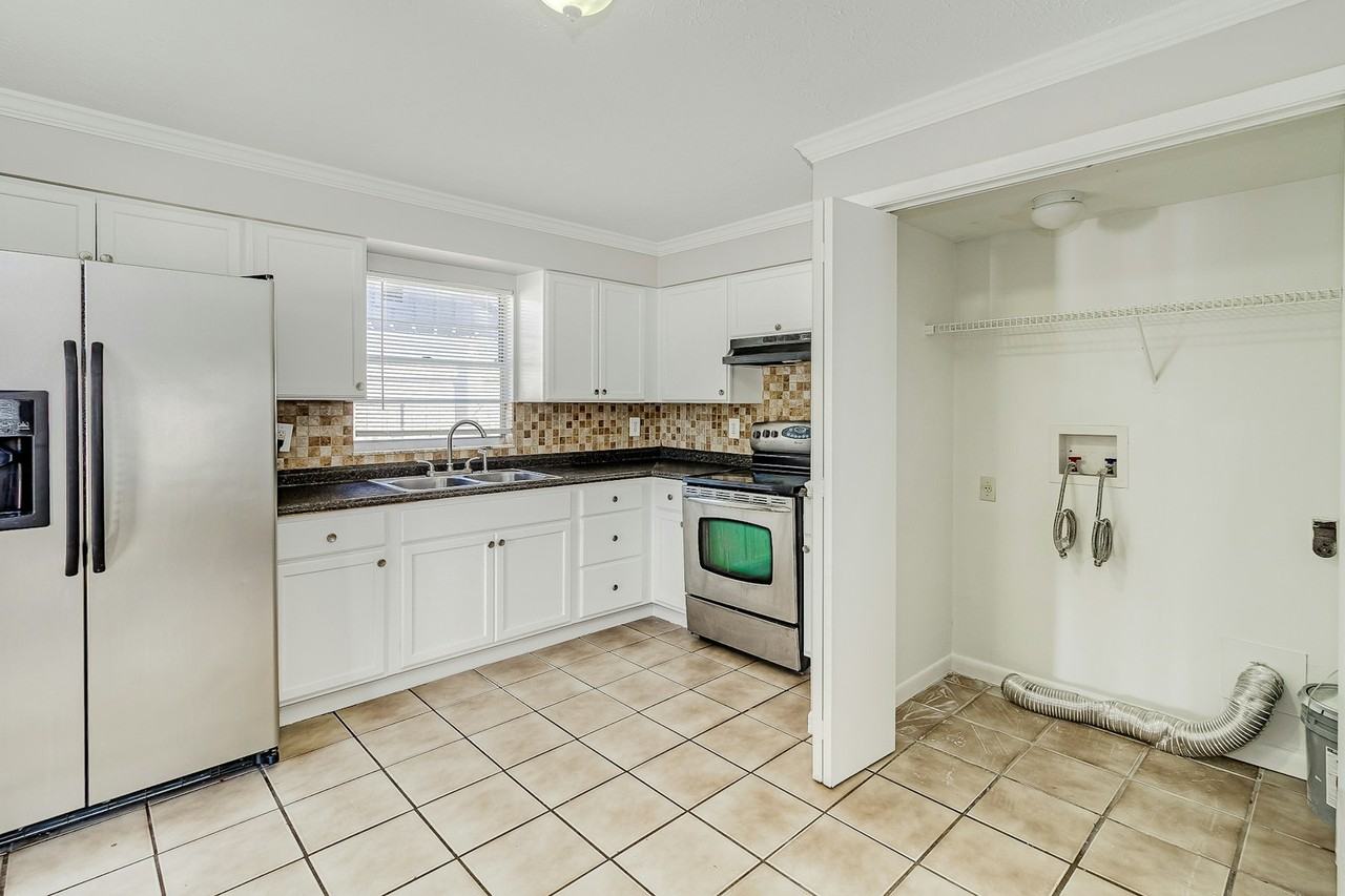 8727 North 50th Street, Unit B - Photo 4 of 15