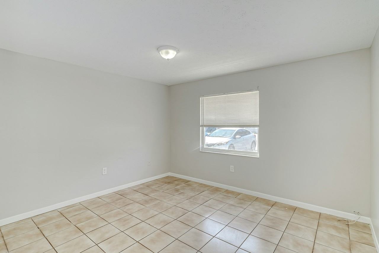 8727 North 50th Street, Unit B - Photo 6 of 15
