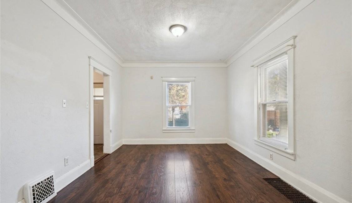 1846 Genesee St - Photo 2 of 14