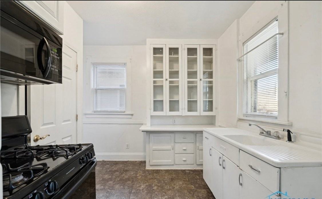 1846 Genesee St - Photo 5 of 14