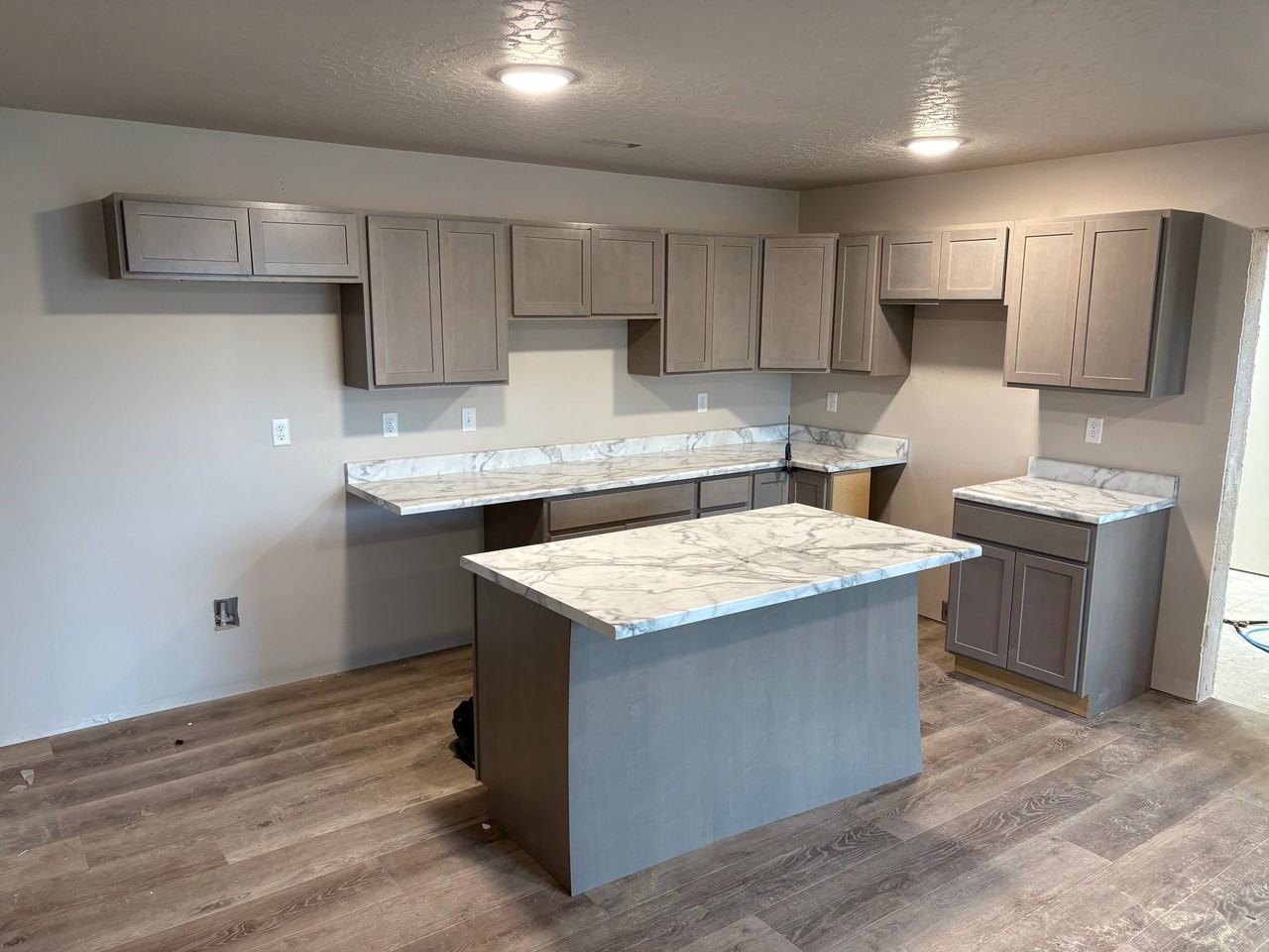 2105 Maple St - Photo 2 of 7