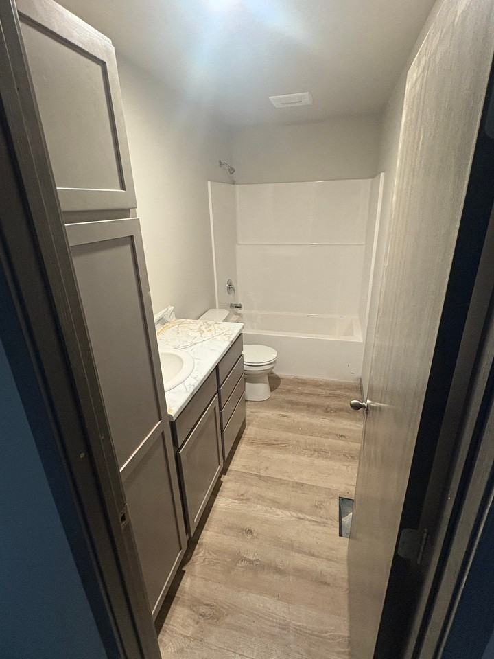 2105 Maple St - Photo 6 of 7