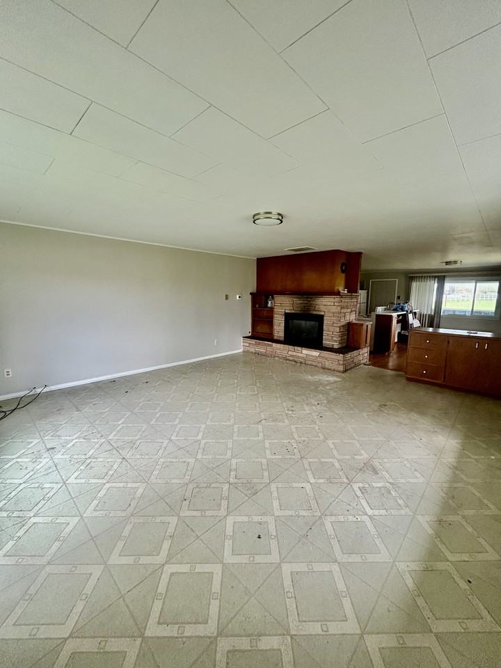 4924 Northwest Dr #1 - Photo 7 of 28