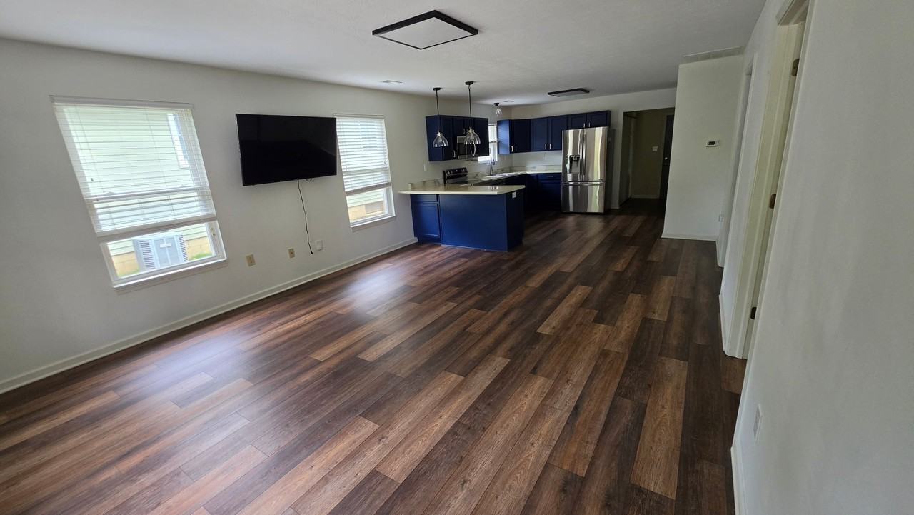 615 W Allen St - Photo 3 of 19