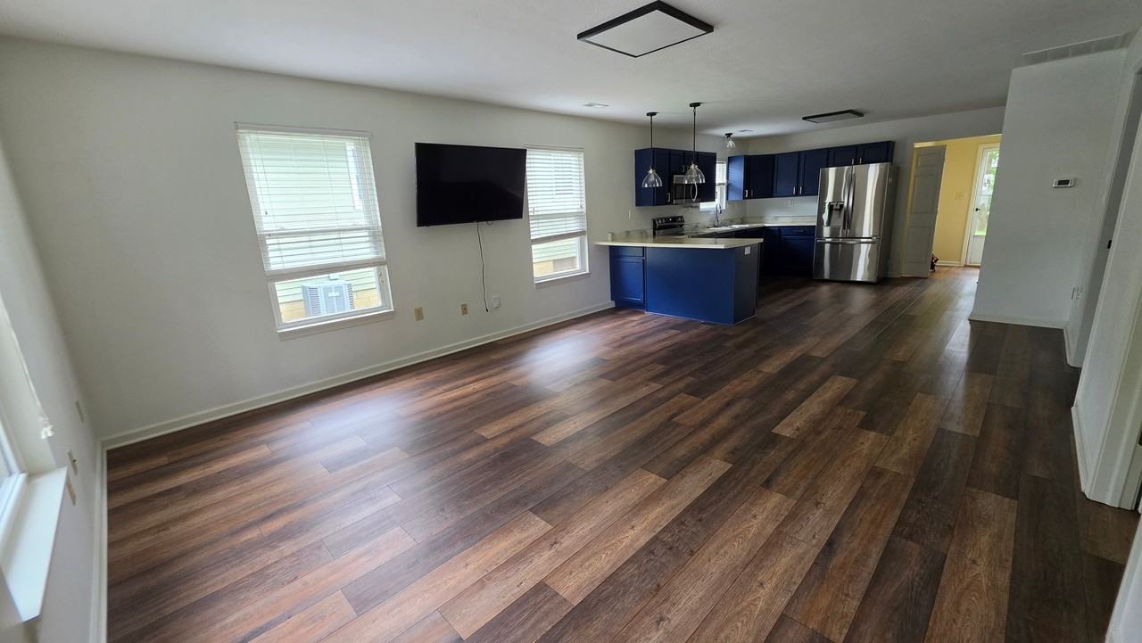 615 W Allen St - Photo 6 of 19