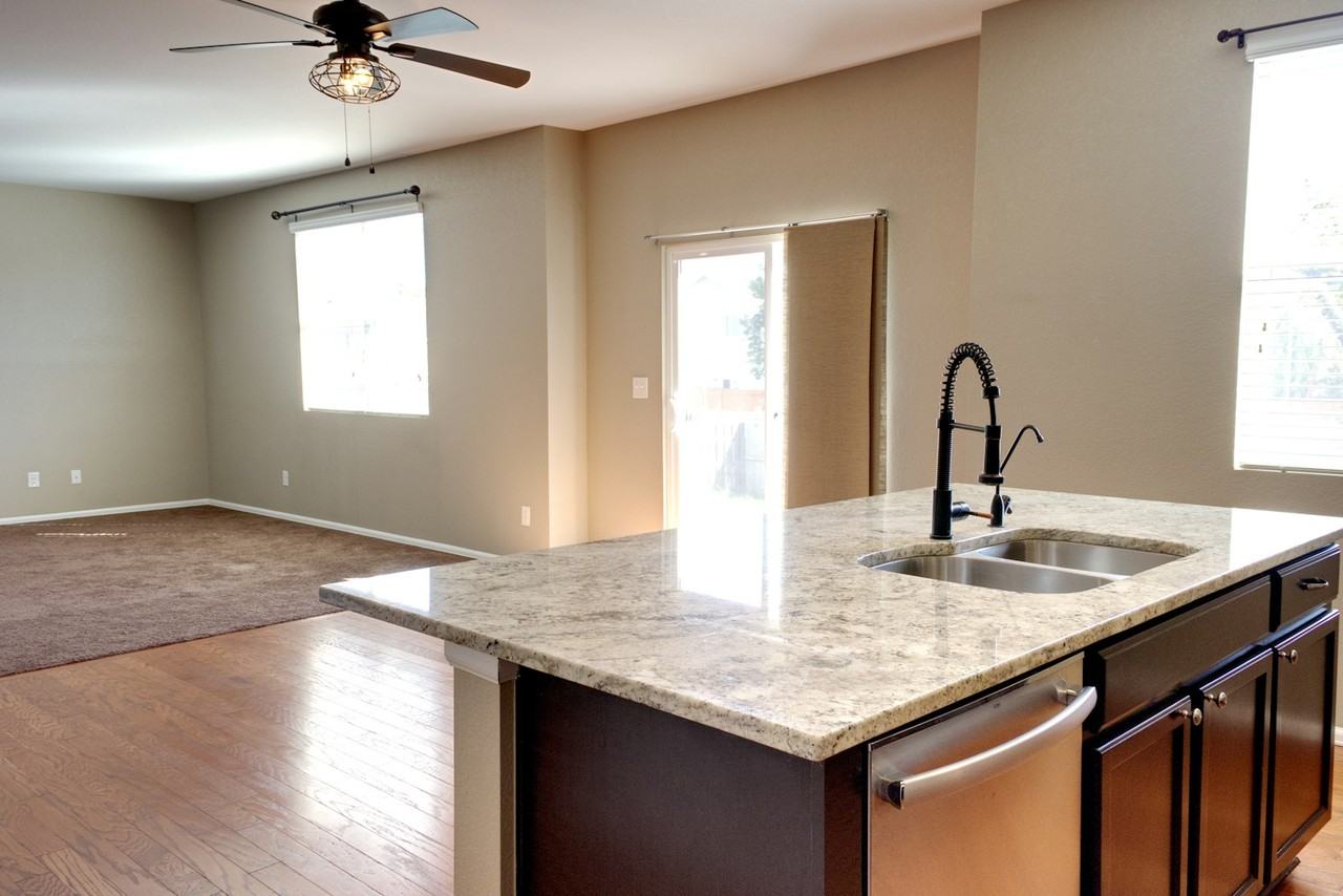 10434 Troy Street - Photo 5 of 28