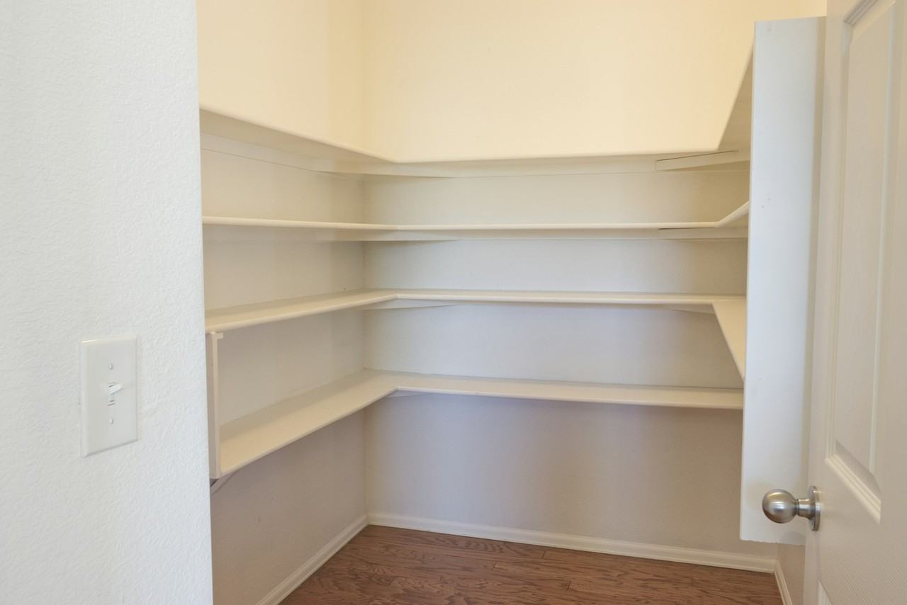 10434 Troy Street - Photo 7 of 28