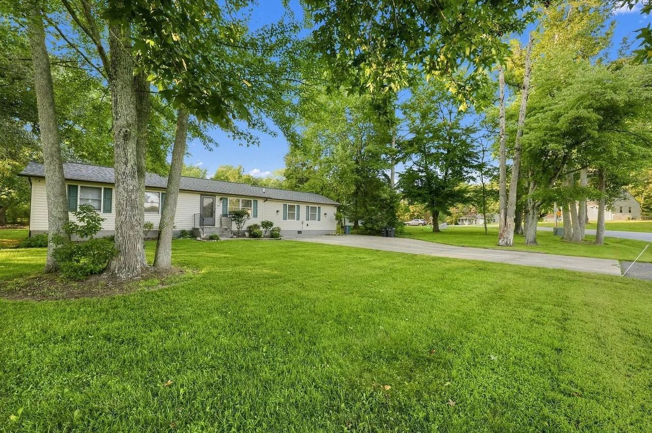 205 Manning Rd E - Photo 2 of 14