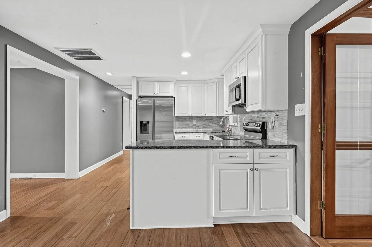 205 Manning Rd E - Photo 5 of 14