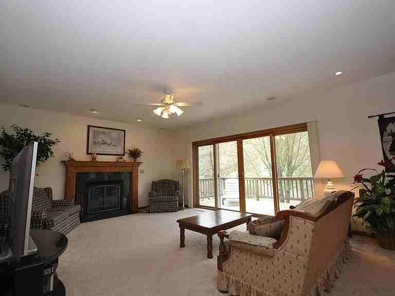 5525 Bauers Dr - Photo 4 of 20