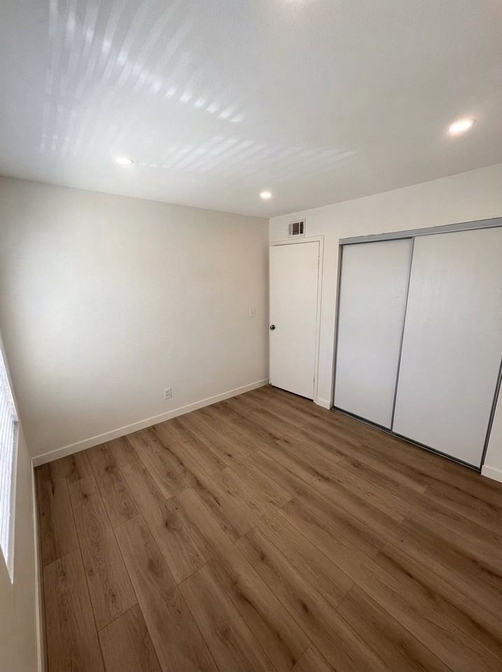 12525 Chanute St - Photo 7 of 13