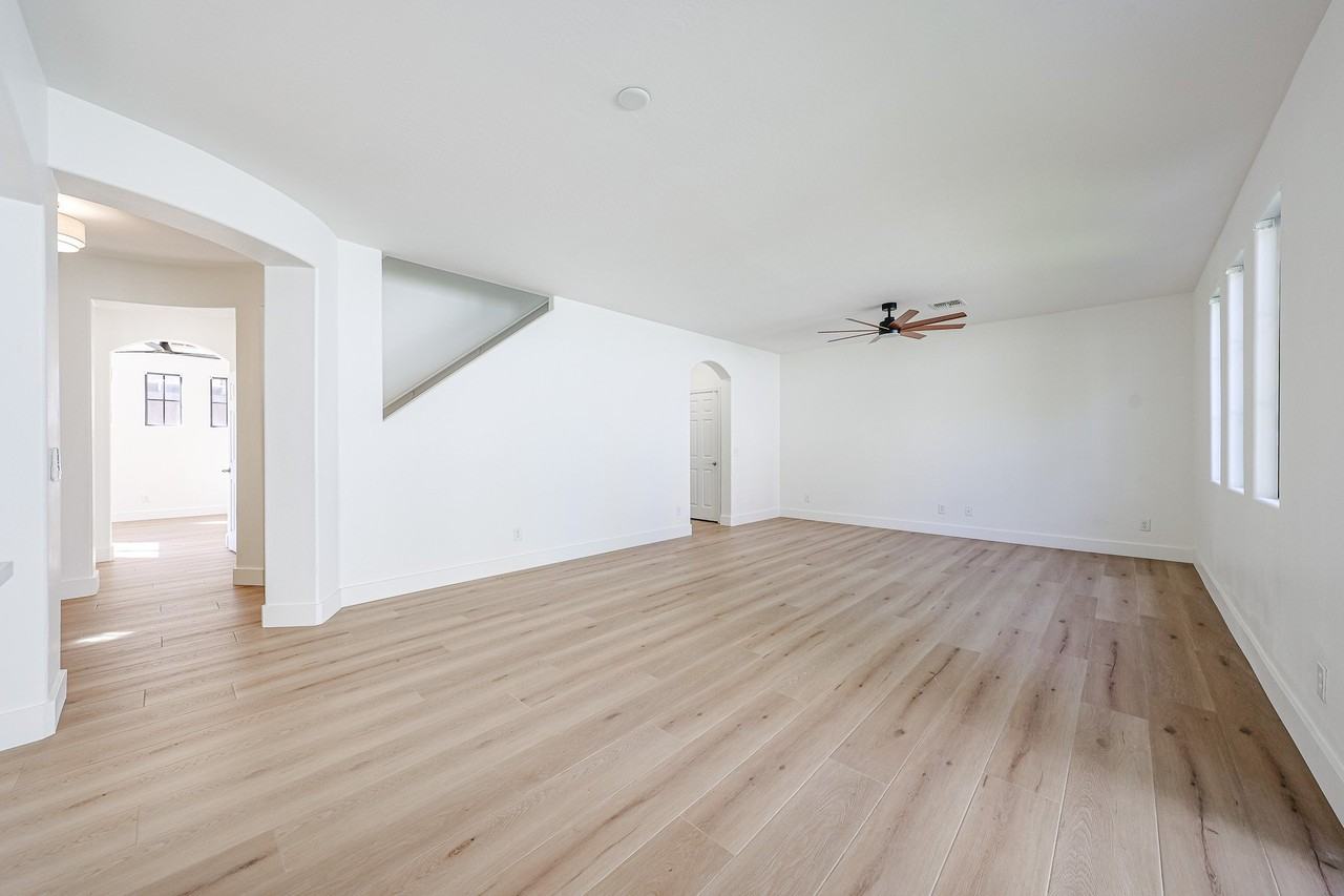 2390 W Sleepy Ranch Rd - Photo 4 of 18