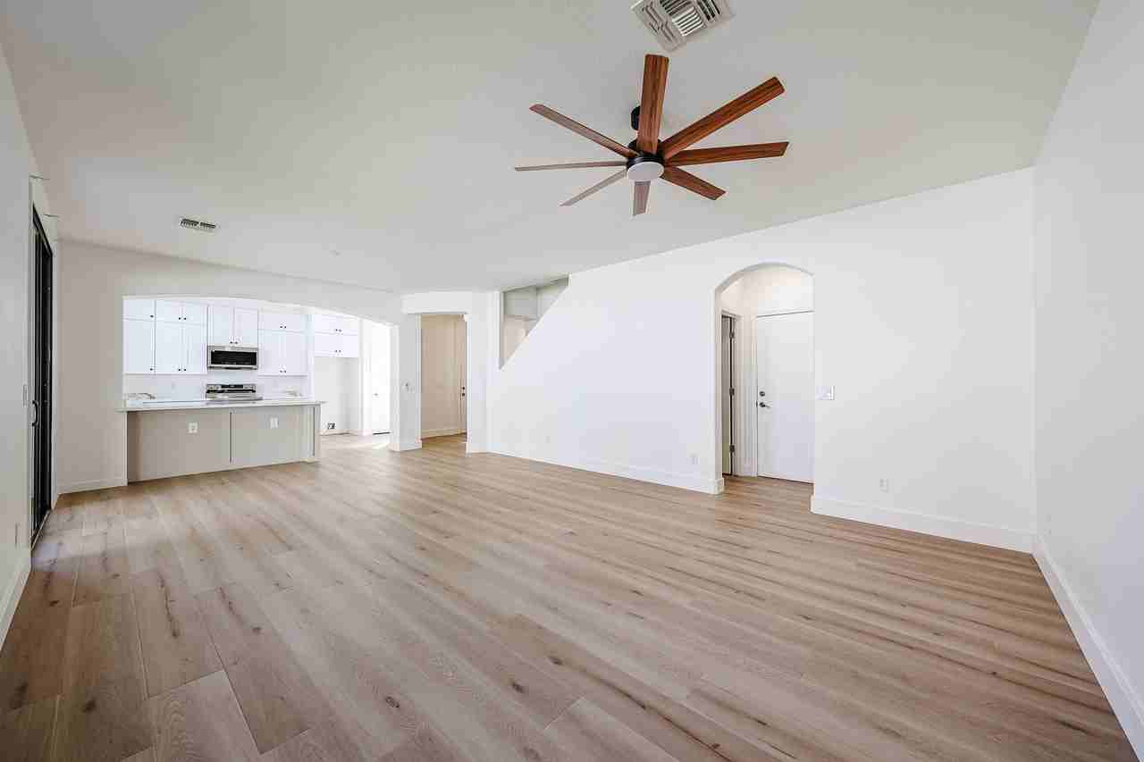 2390 W Sleepy Ranch Rd - Photo 5 of 18