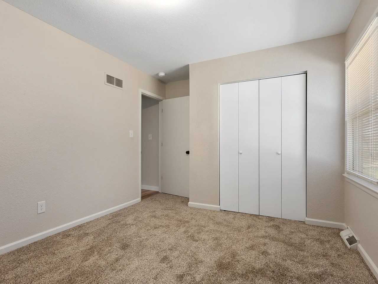 4012 E 123rd Ter #B - Photo 5 of 20
