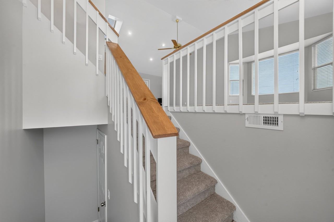 2172 E St - Photo 3 of 13