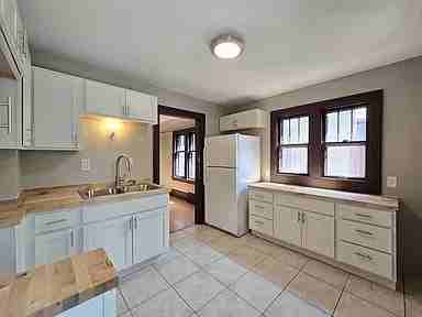 4933 N 38th St - Photo 3 of 20