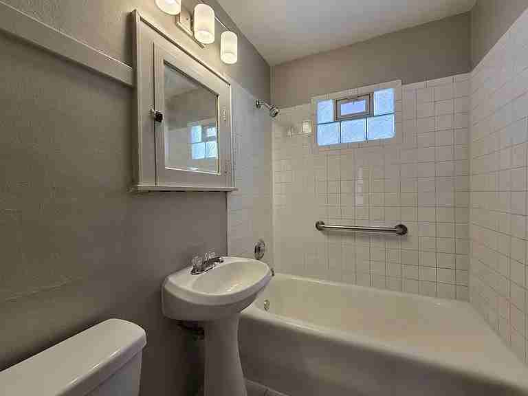 4933 N 38th St - Photo 7 of 20