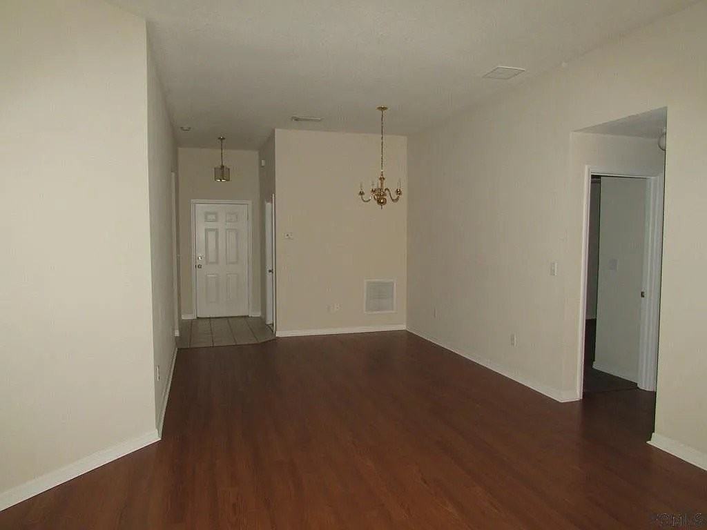 88 Brewster Ln - Photo 3 of 9