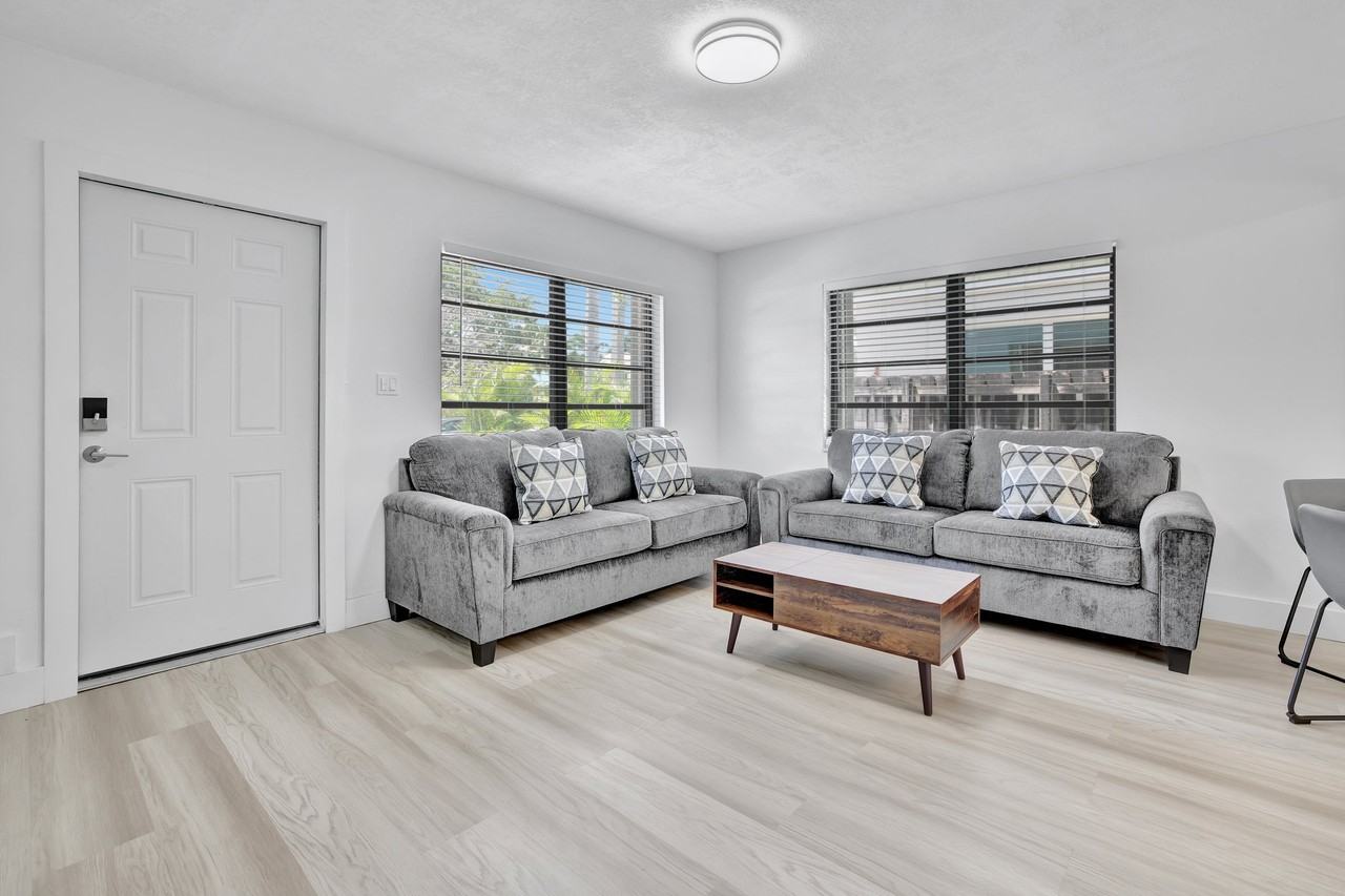 618 Sw 7th Ave - Photo 2 of 12