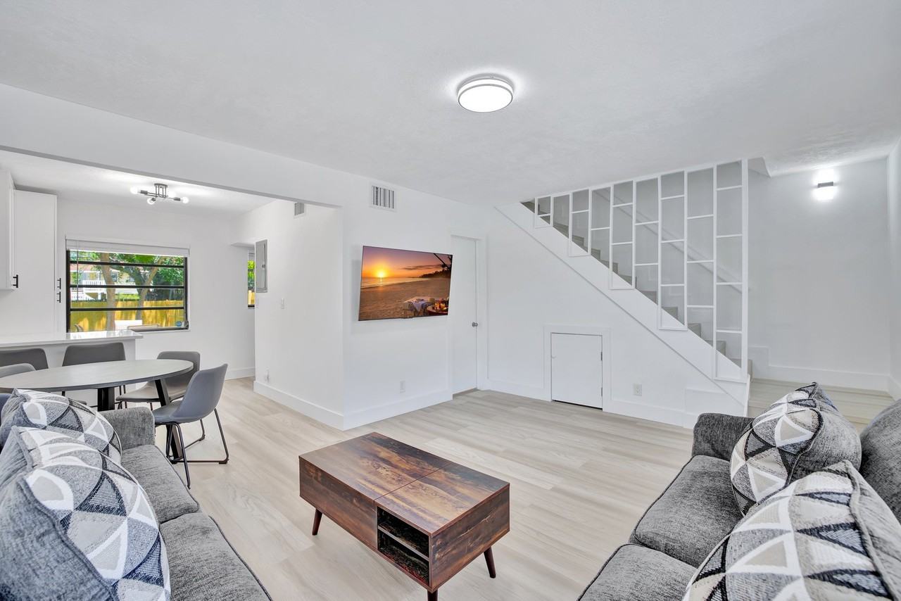 618 Sw 7th Ave - Photo 3 of 12