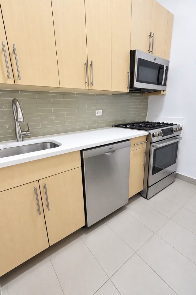 110 Horatio St - Photo 4 of 33