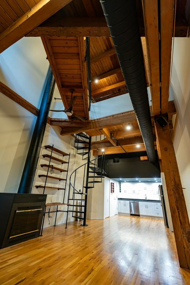 2411 North Surrey Court, Unit 1G - Photo 2 of 48