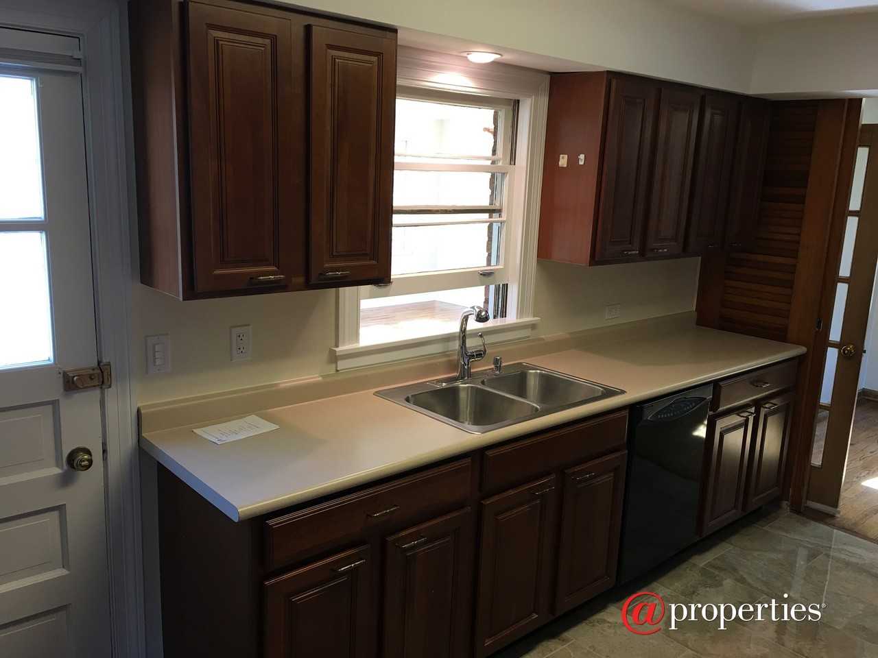1345 Lincoln Ave S - Photo 3 of 14