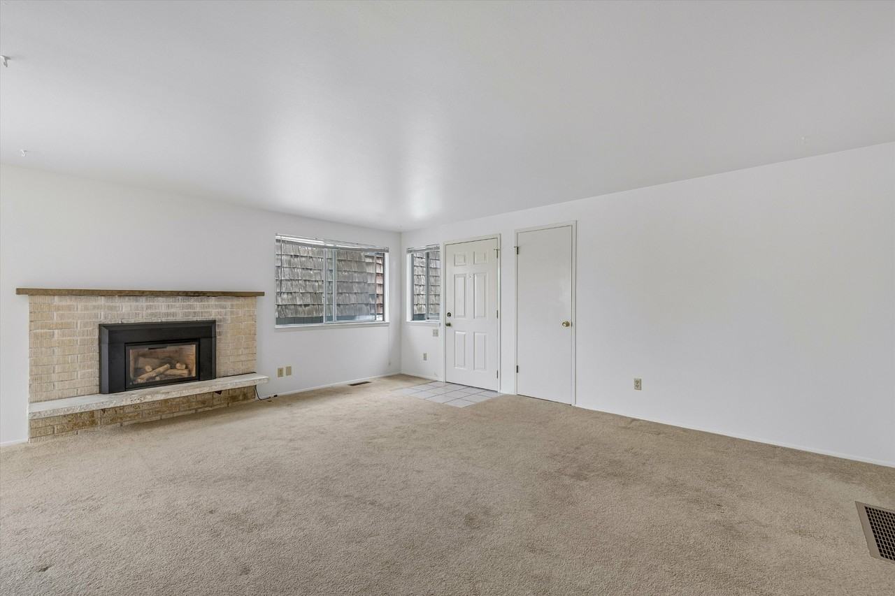 533 N 104th St #B - Photo 2 of 12