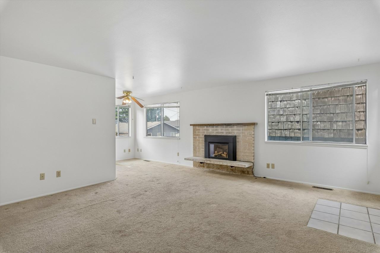 533 N 104th St #B - Photo 3 of 12