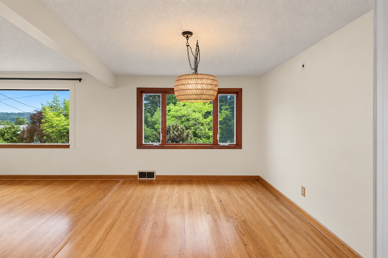10323 48th Ave Ne - Photo 7 of 14