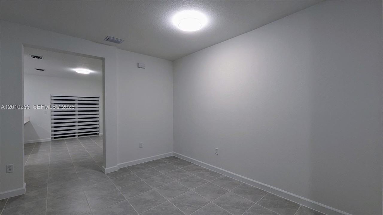 919 Nw 8th Ave - Photo 3 of 7