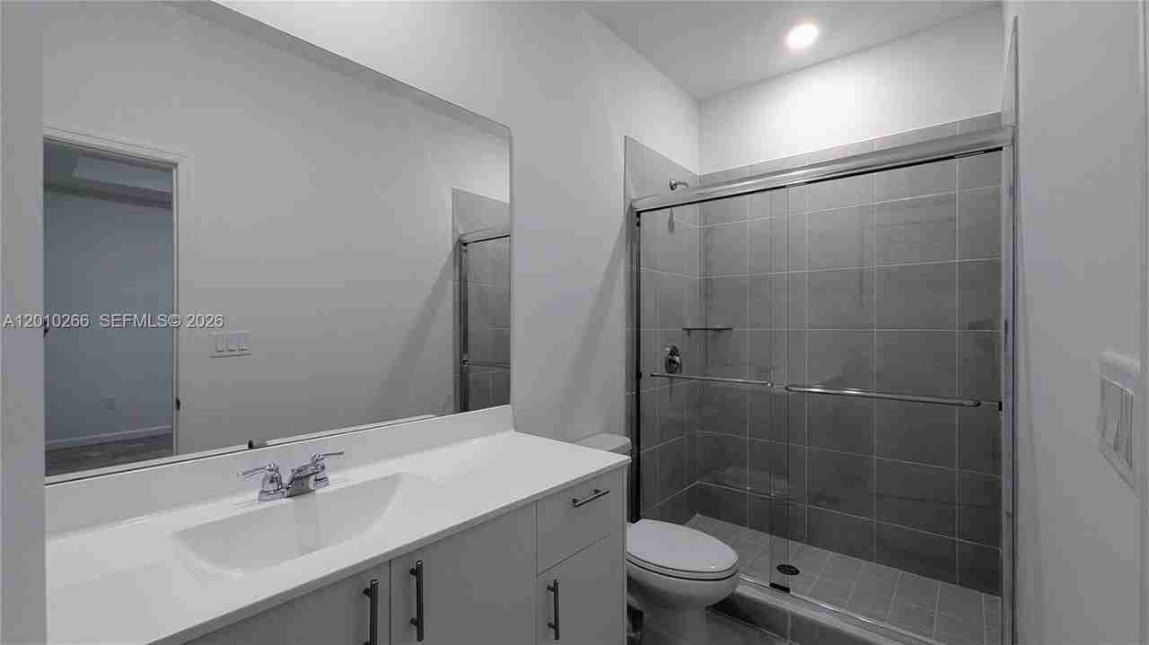 919 Nw 8th Ave - Photo 5 of 7