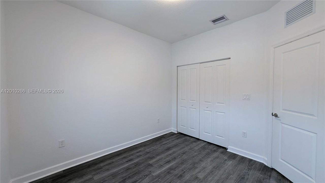 919 Nw 8th Ave - Photo 6 of 7