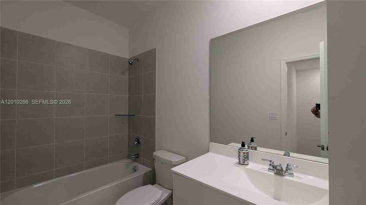 919 Nw 8th Ave - Photo 7 of 7