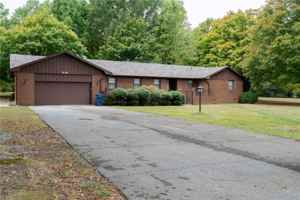 featured image of 1336 W Twin Springs St