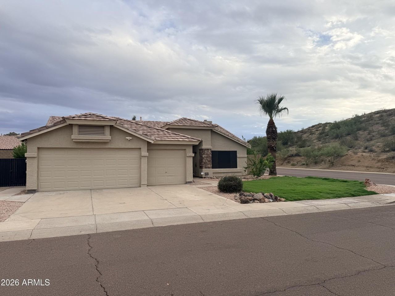 1603 E Runion Dr - Photo 2 of 13